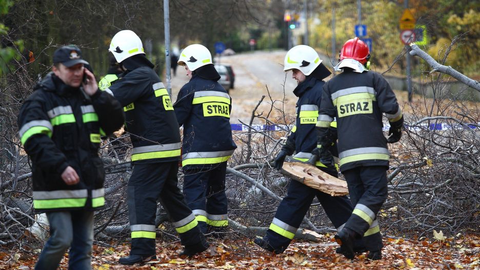Po wichurach interweniowało 32 tys. strażaków