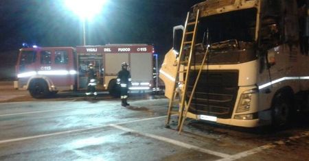 Tragedia we Włoszech. Kierowca polskiego tira spłonął w jego kabinie