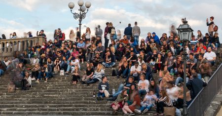 We Florencji walczą z turystami jedzącymi przy zabytkach
