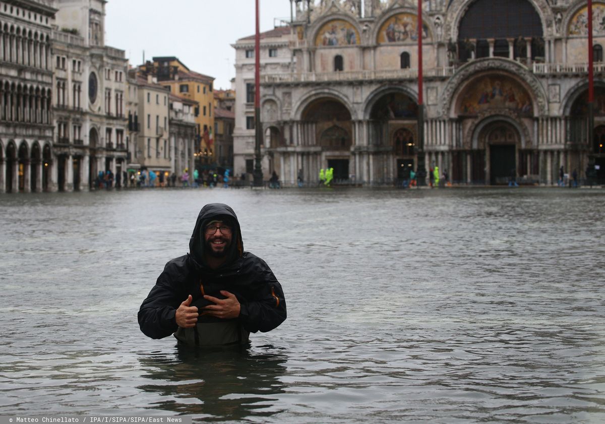 Wenecja pod wodą, są pierwsze ofiary. Zdjęcia i nagrania z największej od 50 lat powodzi
