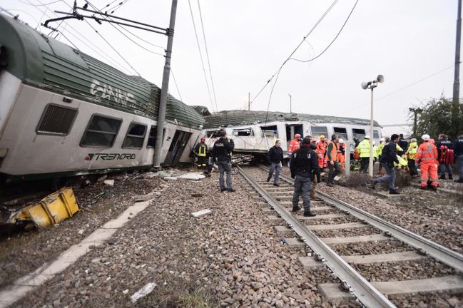 Tragedia we Włoszech, wykoleił się pociąg koło Mediolanu. Cztery osoby nie żyją, ponad 100 jest rannych