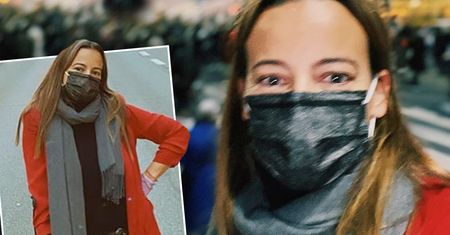 Anna Mucha wyszła na protest z nogą w gipsie. Zdjęcie zadedykowała córeczce