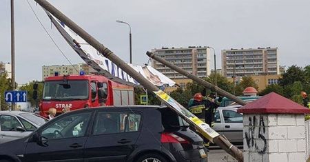 Incydent z plakatem Arkadiusza Myrchy. Trzy auta uszkodzone