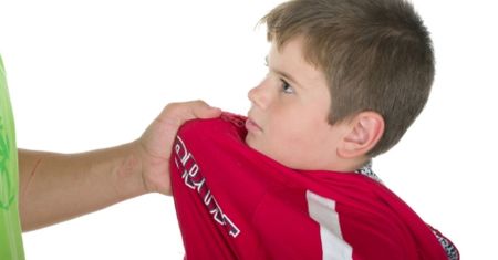 Ci mężczyźni częściej biją swoje dzieci