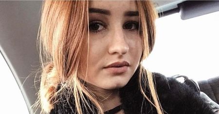 Królowa Snapchata na ramówce Polsatu. Angelika Mucha w piórach