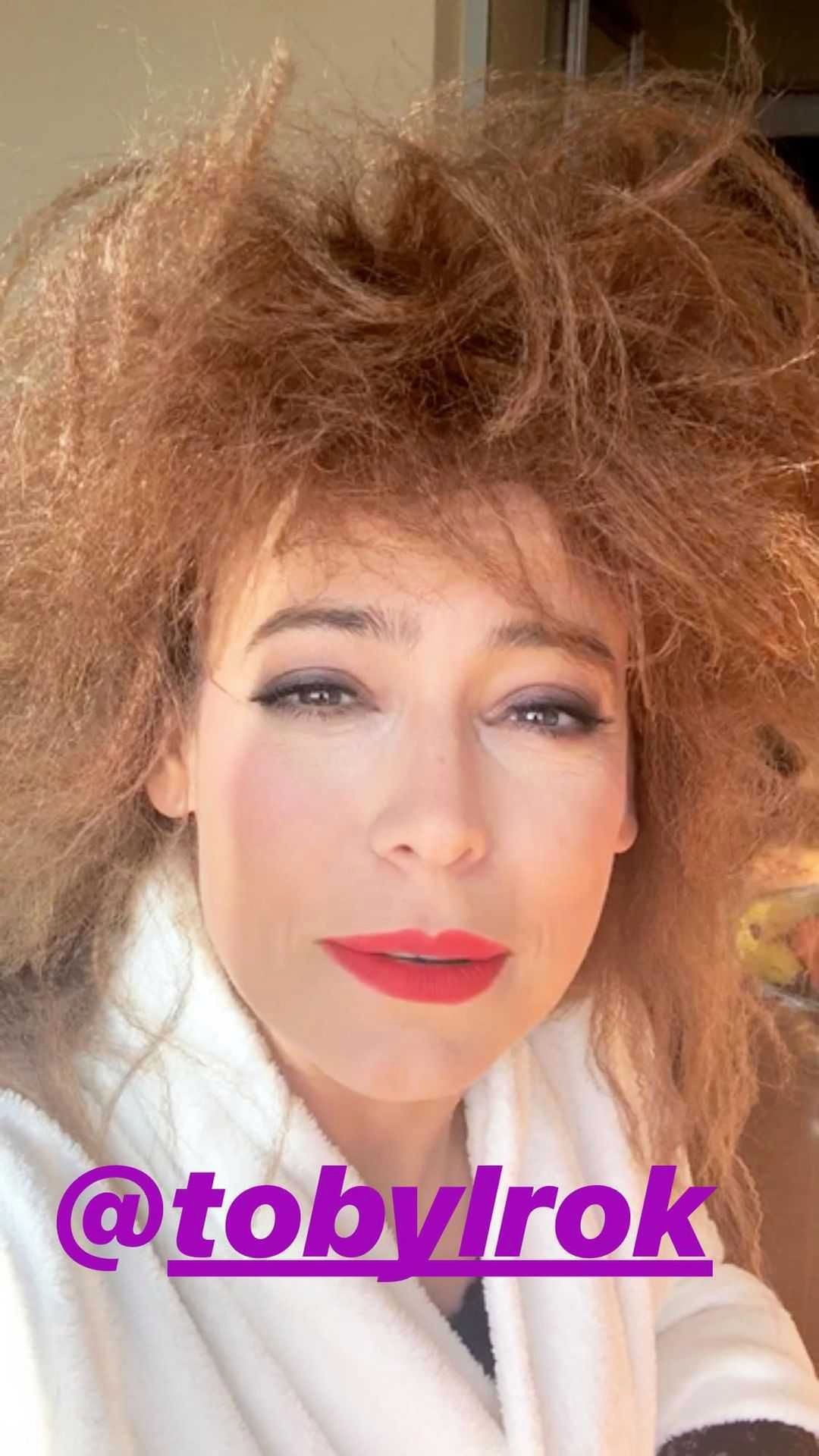 Anna Mucha z afro na głowie