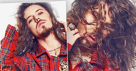 Michał Szpak zaserwował swoim fanom zmysłową świąteczną sesję! Takiego seksownego Mikołaja świat jeszcze nie widział!