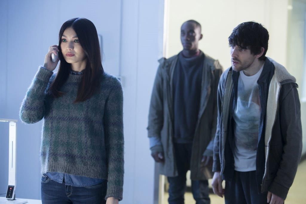 Gemma Chan w serialu "Humans" 
