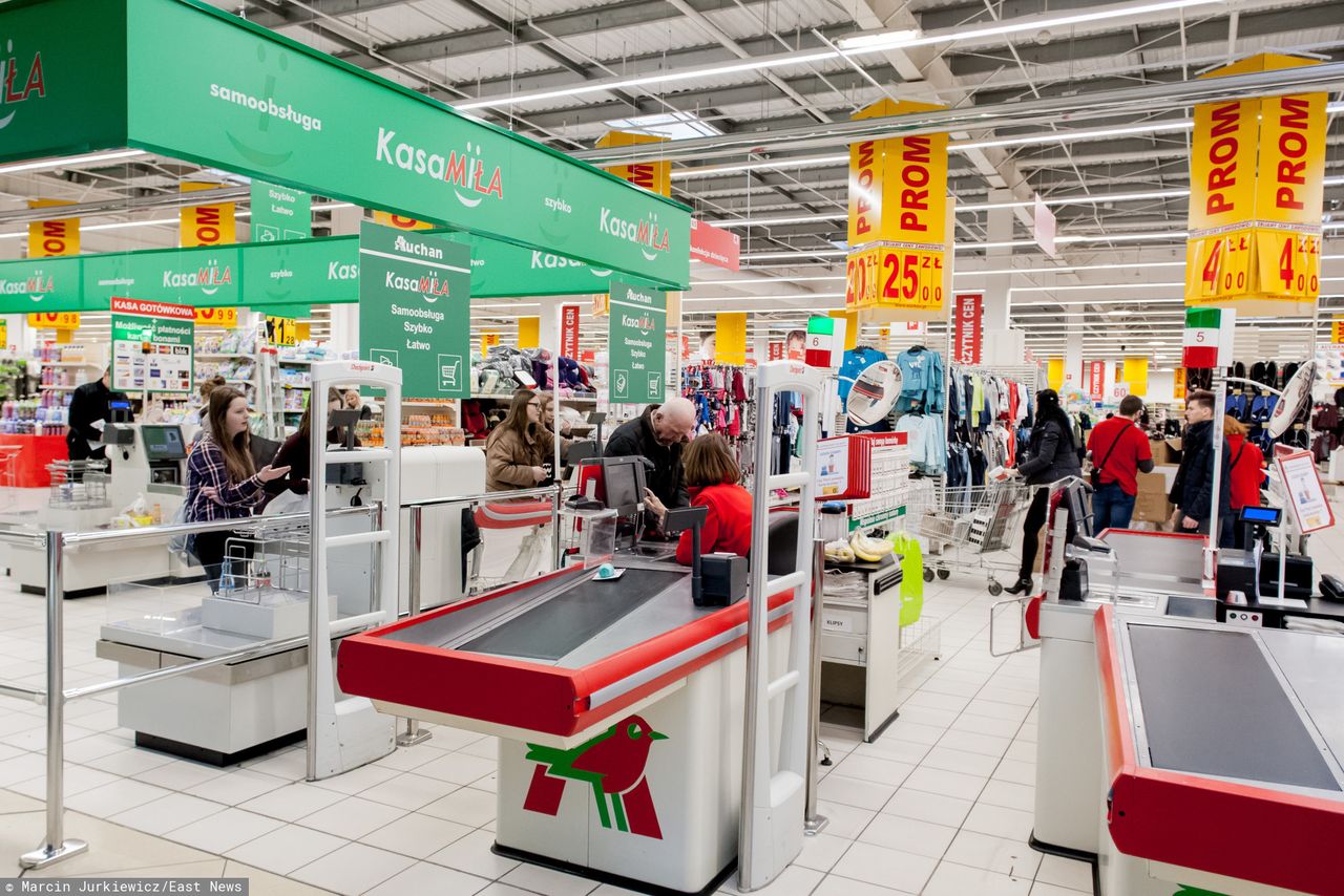 Auchan przecenia żywność z krótką datą. Walczy z marnowaniem jedzenia