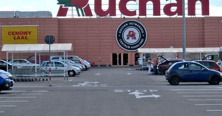Koronawirus w Polsce. Auchan wypłaci 500 złotych premii dla pracujących