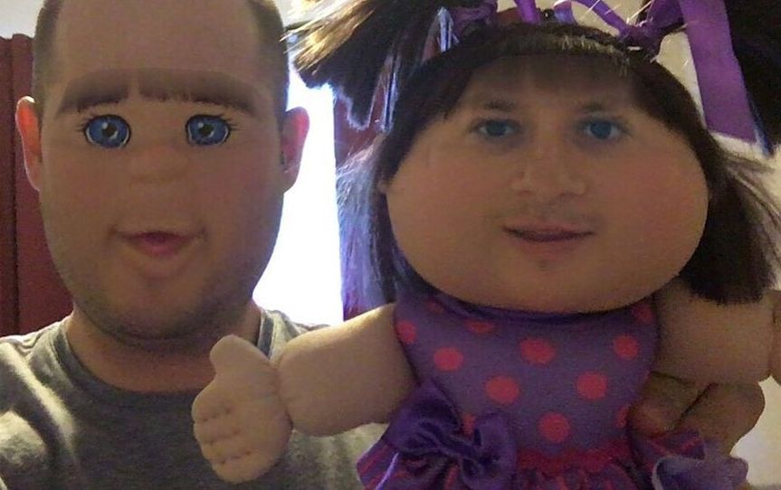 Wirtualny przeszczep twarzy. Nowa moda i dużo niepokojących zdjęć