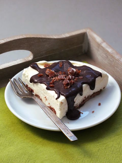 Sernik na zimno z kukułkowym ganache