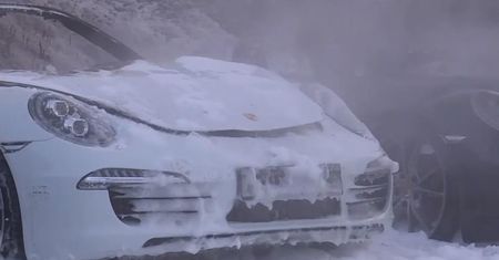 Spłonęło dziesięć Porsche na parkingu dilera. Straty sięgają miliona euro
