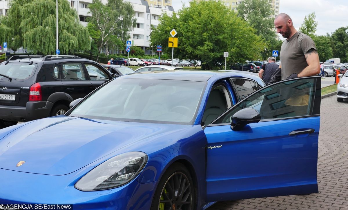 Marcin Gortat przyłapany w porsche panamerze 4 e-hybrid sport turismo. Auto jest warte fortunę!