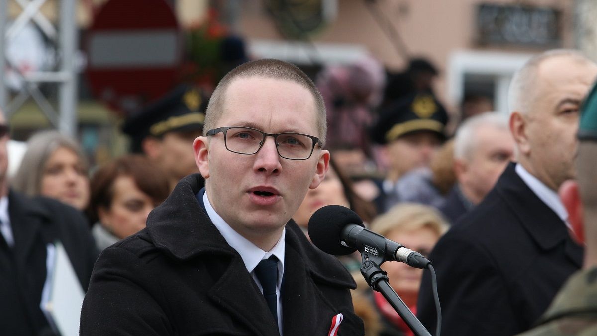 Daniel Domoradzki stracił pracę przez nagranie z balu studniówkowego.
