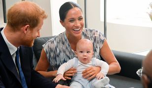 Książę Harry i księżna Meghan z Archim na spotkaniu dyplomatycznym w Afryce