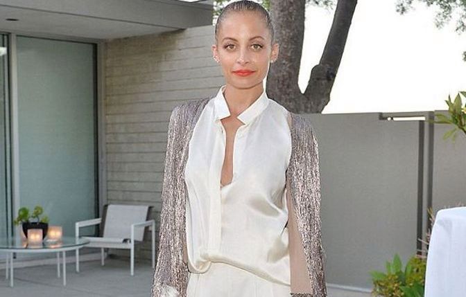 LOOK OF THE DAY: Nicole Richie w srebrnym blezerze Rachel Zoe