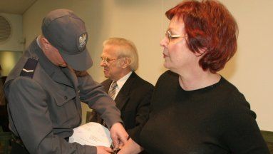 Były dyrektor generalny FOZZ Grzegorz Żemek (C) i jego zastępczyni Janina Chim