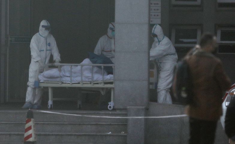Epidemia w Chinach. Liczba zarażonych wzrosła wg oficjalnych do 300 osób, 6 chorych zmarło