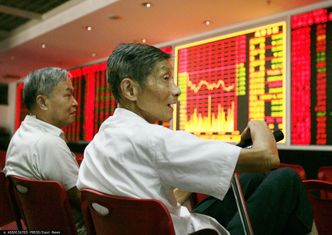 Chińska giełda dołuje przez koronowirusa. Spadki najmocniejsze od pół roku