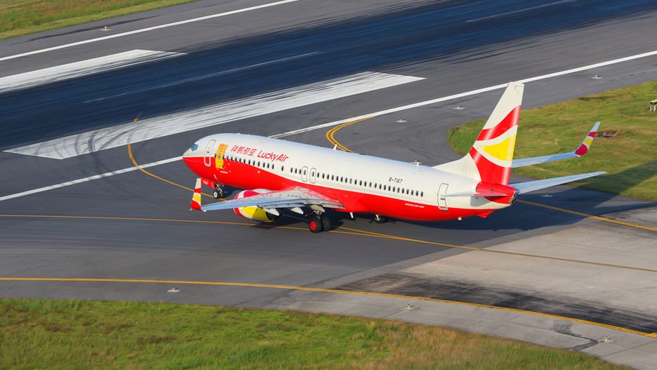 Chiny: samolot unieruchomiony przez pasażera. Rzucił do silnika monety „na szczęście”