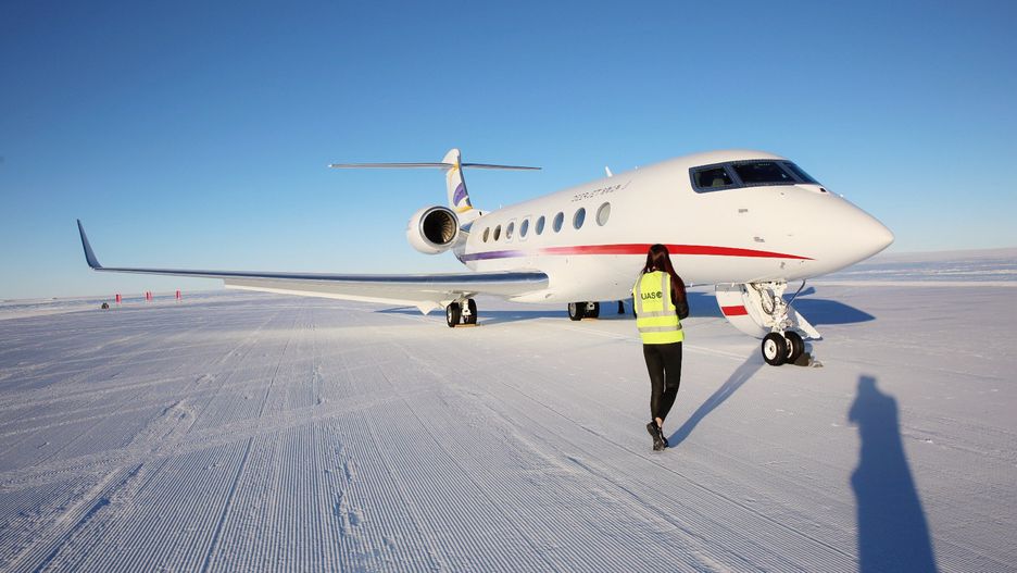 Pierwszy lot na Antarktydę Chińczycy mają już za sobą. Podróż liniami Deer Jet zajęła w sumie kilkadziesiąt godzin i konieczne było m.in. międzylądowanie w Kapsztadzie