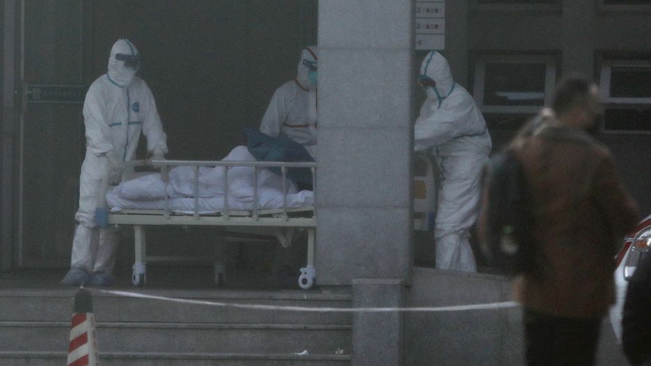 Epidemia w Chinach. Liczba zarażonych wzrosła wg oficjalnych do 300 osób, 6 chorych zmarło