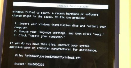 By naprawić Windows Phone wystarczy... włożyć płytę CD do smartfona