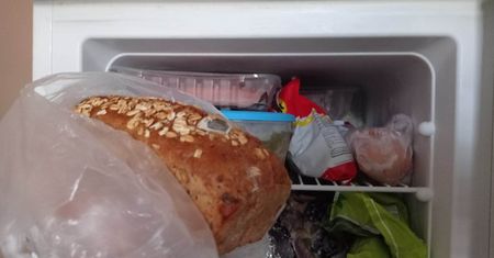 Pieczywo zamrażaj tylko w ten sposób. Po rozmrożeniu będzie jak świeże