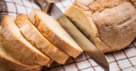 Wiemy, dlaczego pieczywo pleśnieje. Nie daj się nabrać