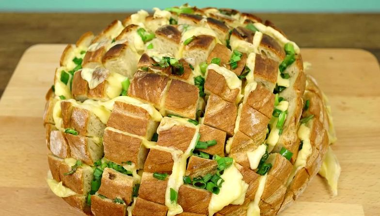 #przepisdnia Chleb zapiekany z serem