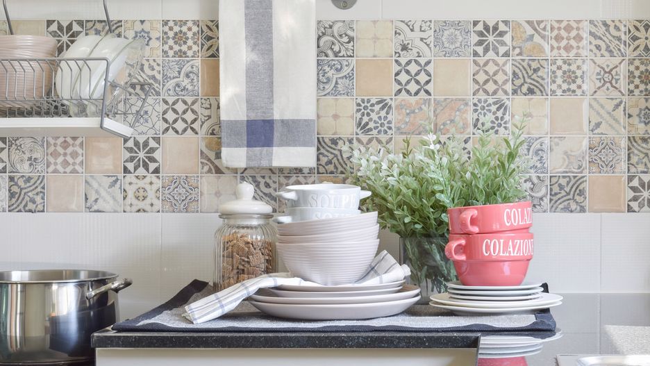 W nowoczesnej kuchni mogą mieć zastosowanie zarówno małe, jak i duże płytki