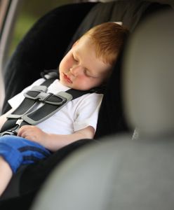 Łódź. Matka zostawiła dwójkę dzieci w rozgrzanym samochodzie