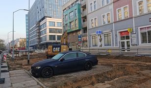 Szczecin. Zaparkowany samochód blokuje remont przy Posejdonie