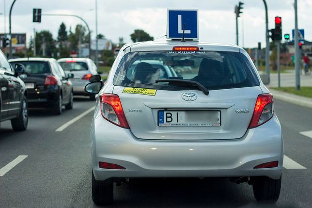 nauka jazdy Zdarzają się jazdy odbywające się o 4 rano, a instruktorów jzdy brakuje 