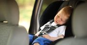 Dziecko w samochodzie - jak przewozić podczas dłuższego wyjazdu i czym je zając?