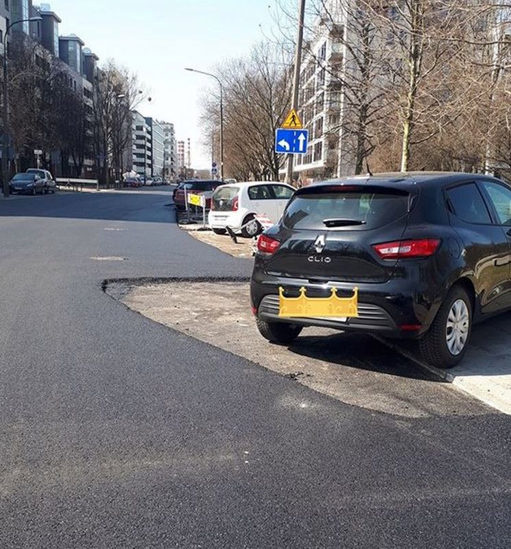 "Nie można było odholować?". Remont ulicy na Woli zaskoczył kierowców