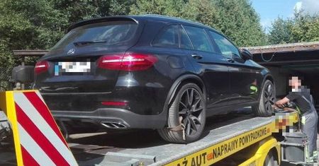 Policjanci odzyskali skradziony samochód. Warty jest ponad 350 tys. zł