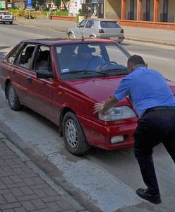 Drwili zamiast pomóc. Znieczulica to duży problem kierowców