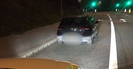 Po pościgu policja zatrzymała samochód. Za kierownicą siedziało dziecko