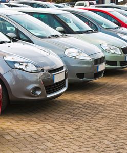 Czy rozpoznasz logo 12 marek samochodów, które powoli znikają z polskich dróg?