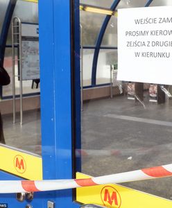 Ruchome schody przy Metrze Centrum wciąż nieczynne