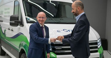 Dostawcze elektryki w centrach miast. Zaczęły się pierwsze testy