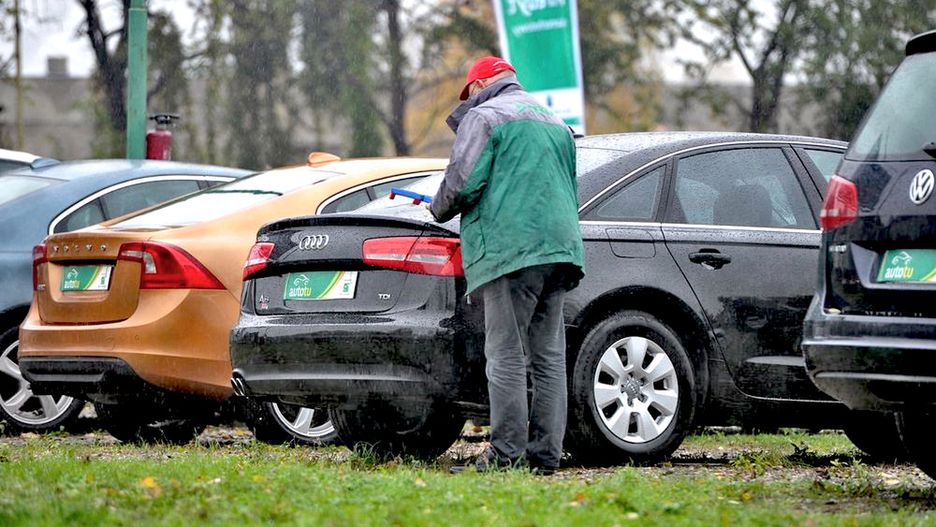 Importujemy ponad miliona aut używanych rocznie. Łatwo jest więc natrafić na "minę"
