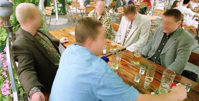 Polacy coraz chętniej zaglądają do kieliszka