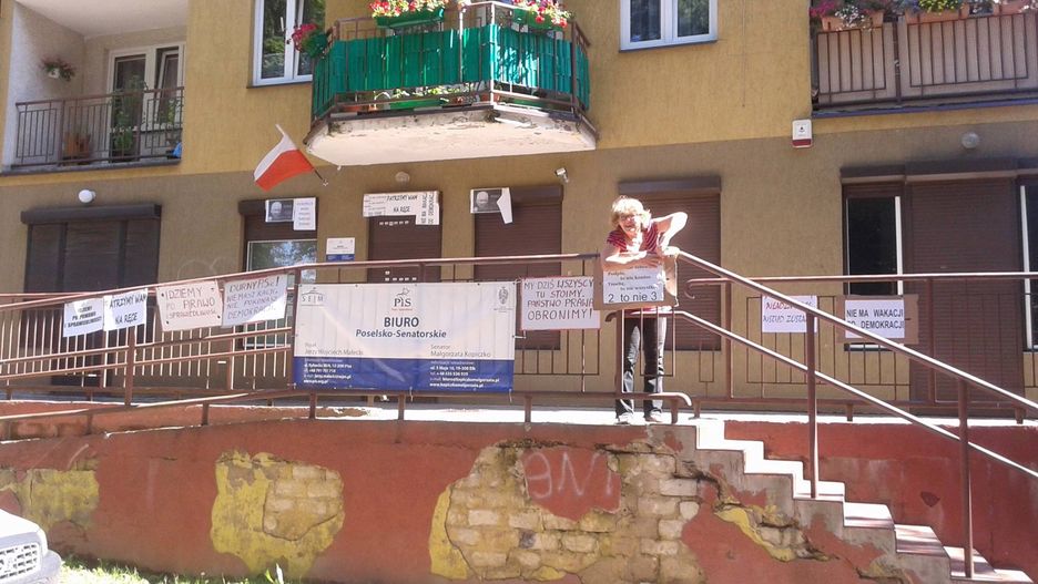 Sąd uznał, że kobiety miały prawo do krytykowania działań władzy.