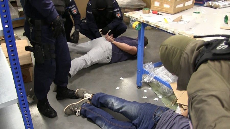 Policjanci z CBŚP rozbili międzynarodową grupę handlującą materiałami wybuchowymi