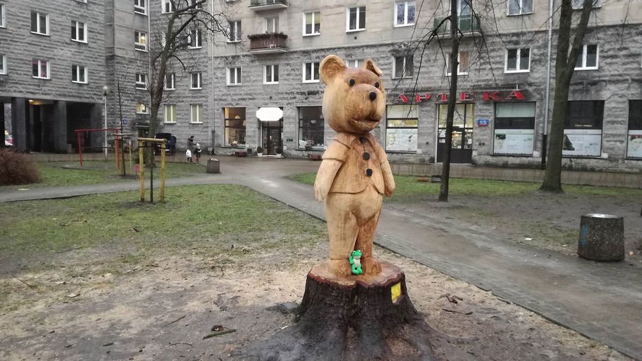 Jedna z rzeźb znajdująca się na Ochocie