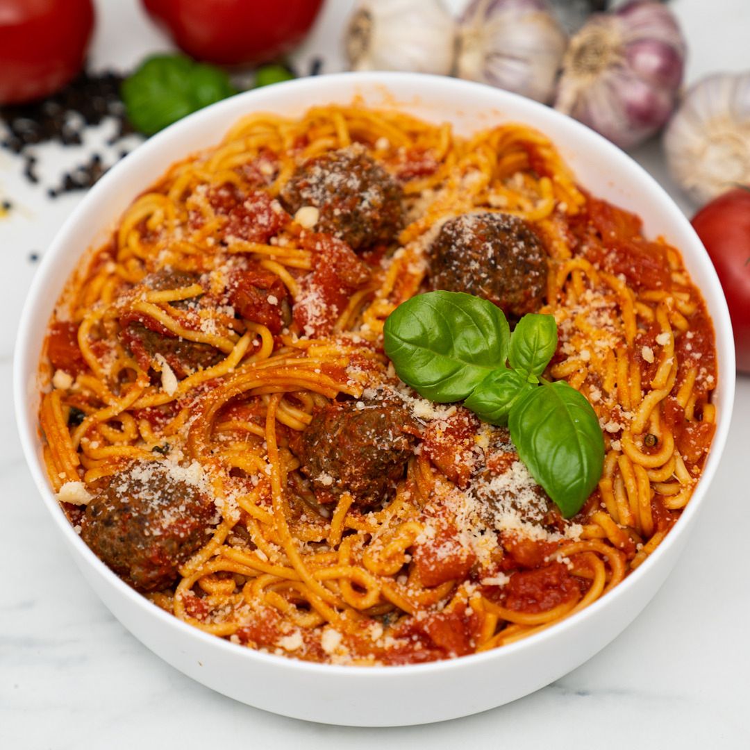 Spaghetti z klopsikami w sosie pomidorowym- Pyszności