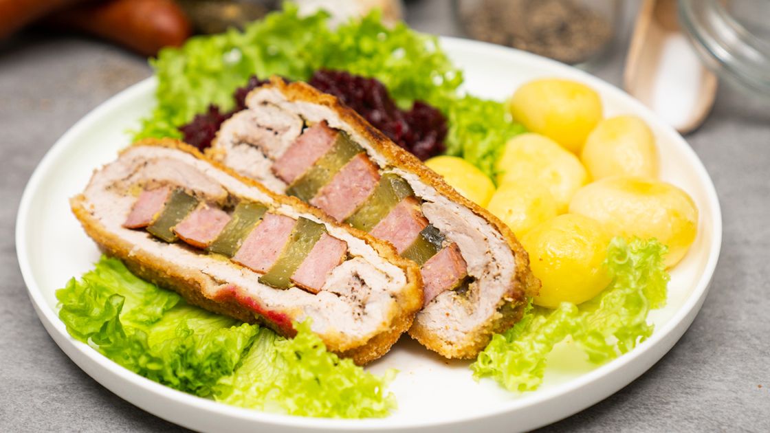 Kotlety schabowe z ogórkiem i kiełbasą- Pyszności